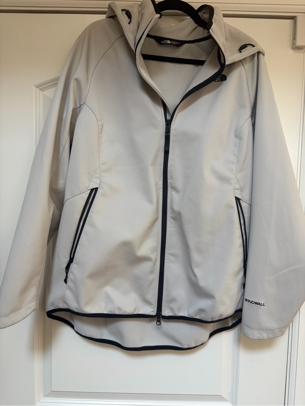 The North Face Windwall Women’s XL Light Gray Soft Shell Jacket W/ Black Detail